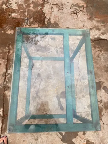 MESINHA DE APOIO COM BASE E VIDRO