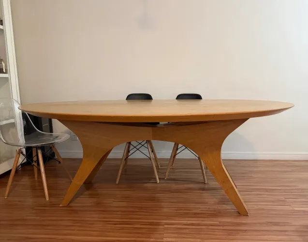 Mesa de jantar design assinado 