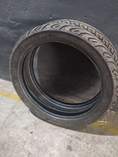 1 pneu dianteiro