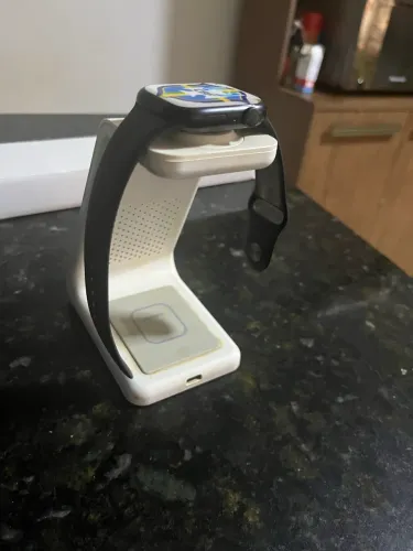 Apple Watch Series 8- 45mm- preto. Acompanha caixa e suporte carregador