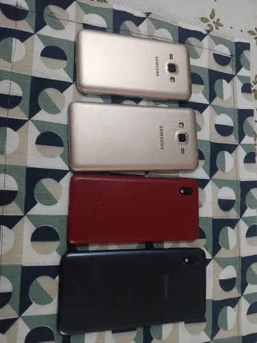 4 celulares funcionando bem