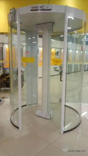 Porta giratória com detectores de metais (Usada)