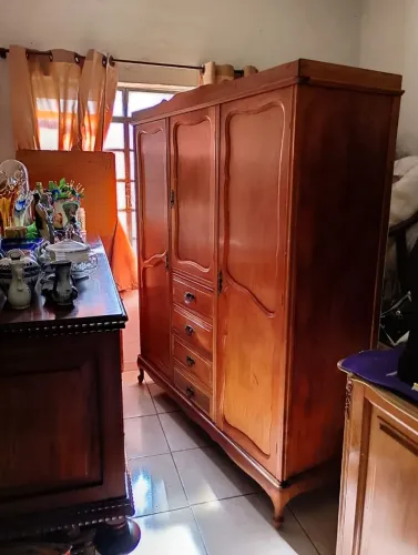 Guarda roupa antigo