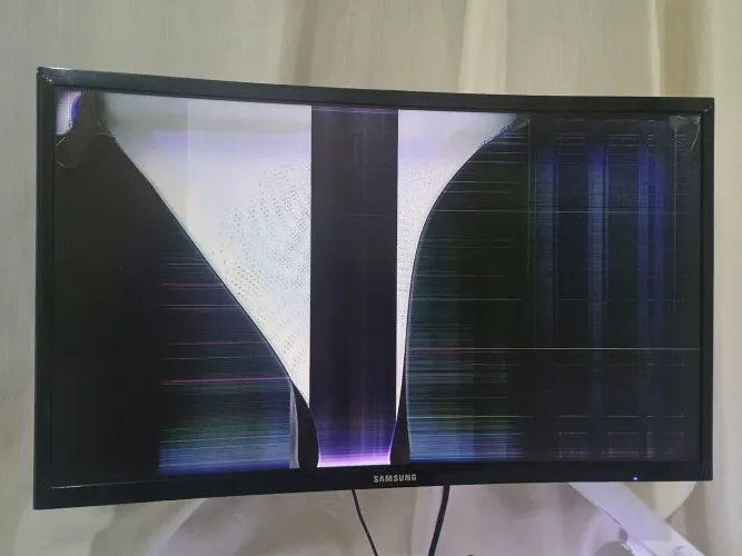 Monitor Curvo Samsung 24" Quebrado