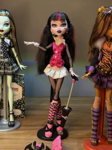 Boneca draculaura básica monster high