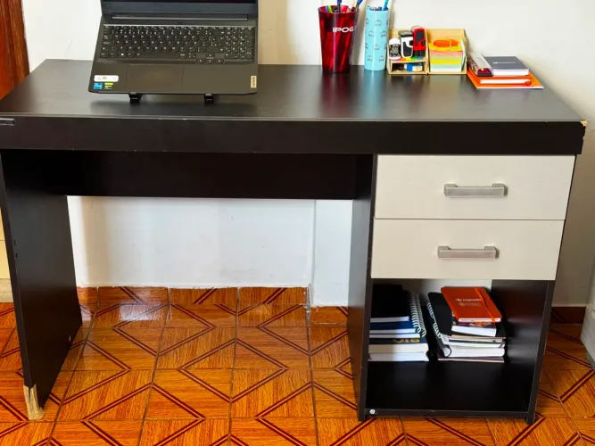 Mesa/escrivaninha por 100 reais