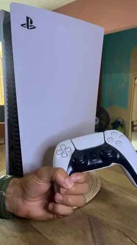 PlayStation 5 Slim Mídia Física com 1 Controle, estado de novo em até 18x nos cartões