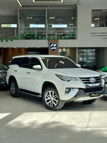 Toyota Hilux SW4 SRX 4X4 2.8 TDI 16V Dies. Aut. 2019