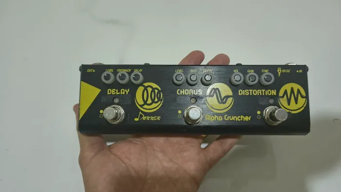 Pedal de guitarra Donner Multi Effects Alpha Cruncher 3 efeitos