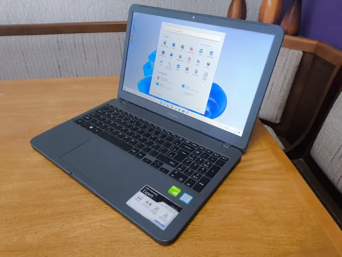 Notebook Samsung i5 - 8th, placa de vídeo NVIDIA GeForce, SSD M2 + HD de 1 tera, 8 de RAM 