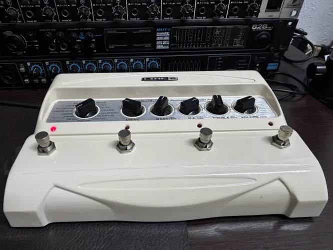 Pedal de Distorção e Overdrive Line 6 DM4