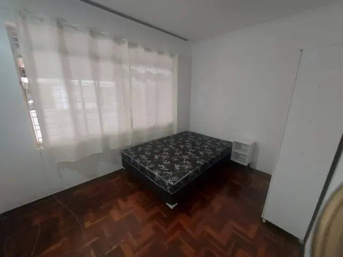 Quarto mobiliado numa casa ao lado do Shopping Morumbi perto do metro e onibus.