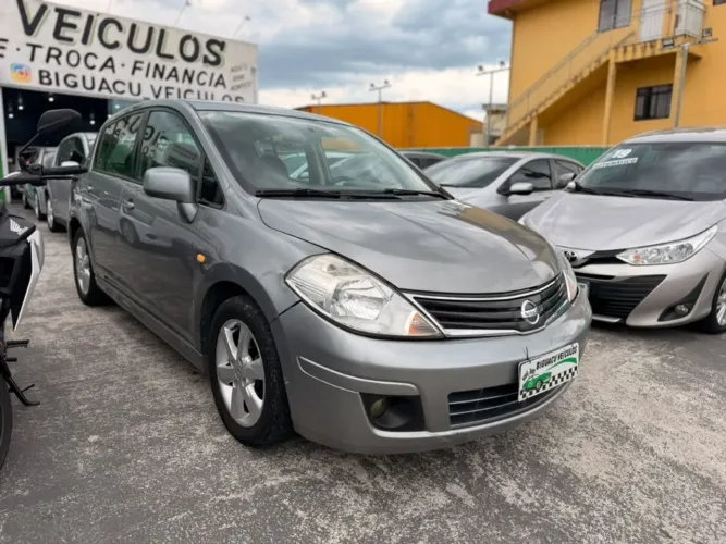 Nissan Tiida S 1.8/1.8 Flex 16V Mec. 2013