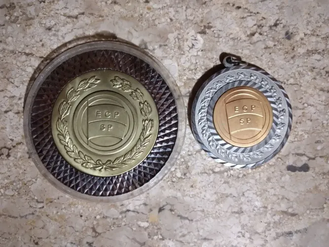 Lote com 2 medalhas ECP de 1975