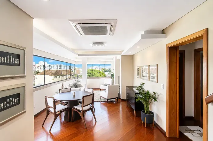 Cobertura Duplex com 194 metros 3 quartos 2 vagas no bairro Mont Serrat - Porto Alegre - R