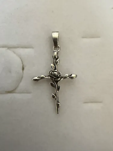 Pingente em prata 925 - crucifixo em rosa
