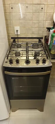 Fogão Electrolux seminovo 
