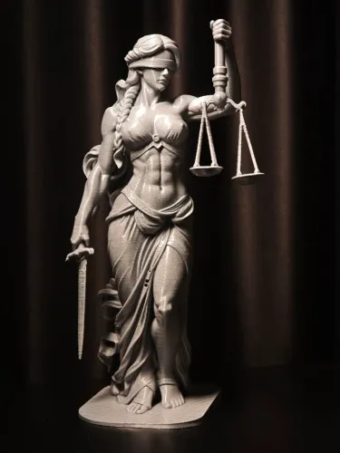 Escultura Dama da Justiça