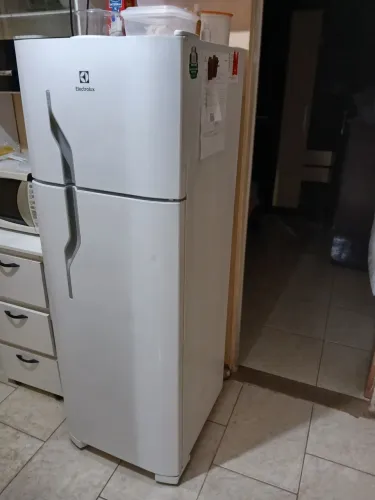 Geladeira Eletrolux DC35A NÃO É FROST FREE 260l