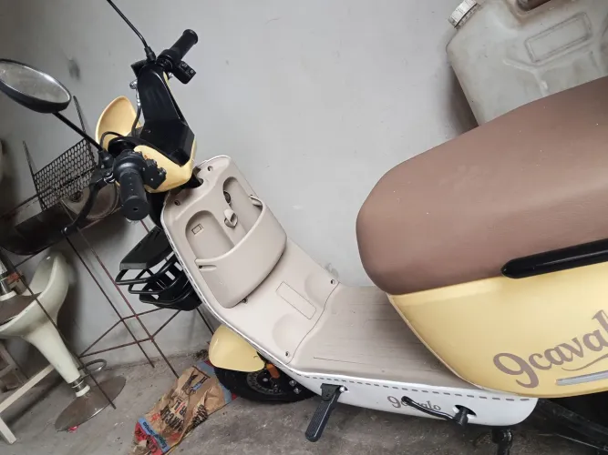 Vende se scooter elétrica 