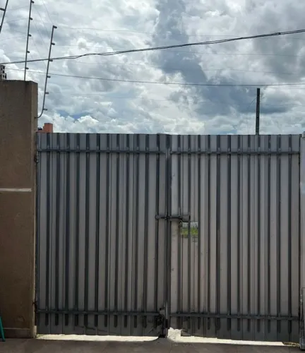 Vende-se Portão