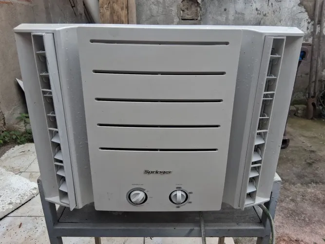 Ar-condicionado springer 10mil Btus.