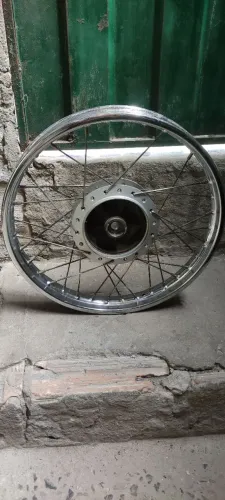 RODA DIANTEIRA ARO 18 PRECISA DE REPARO