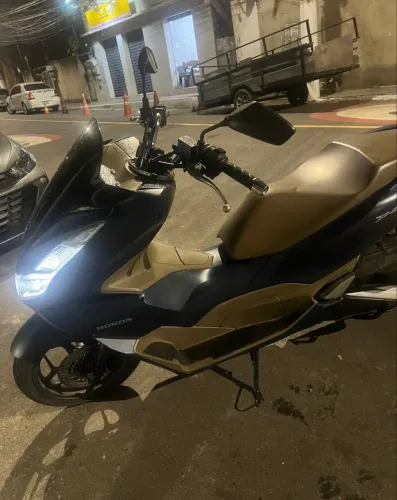 Vendo minha Pcx DLX por 16.000