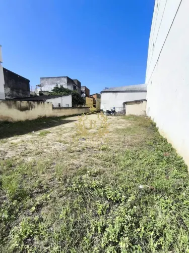 Terreno Comercial com 2 Lojas à Venda Centro, Araruama/RJ