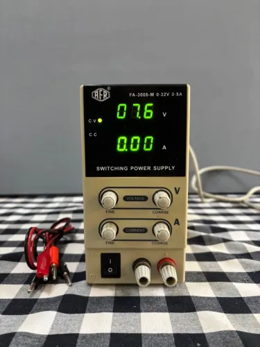 Fonte de bancada AFR FA-3005-M 