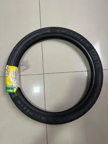 Pneu novo dianteiro Michelin