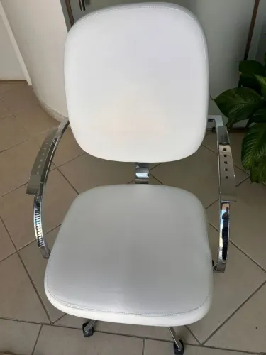 Cadeira giratória branca