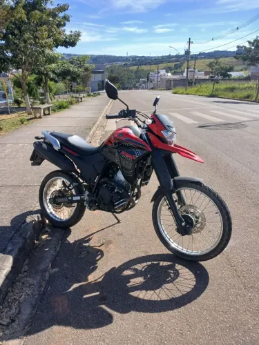 Vende-se lander 250 vermelha