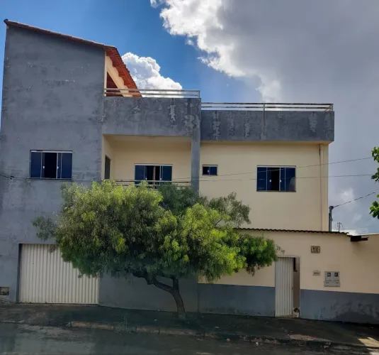 Vendo Sobrado + loja + espaço de festas