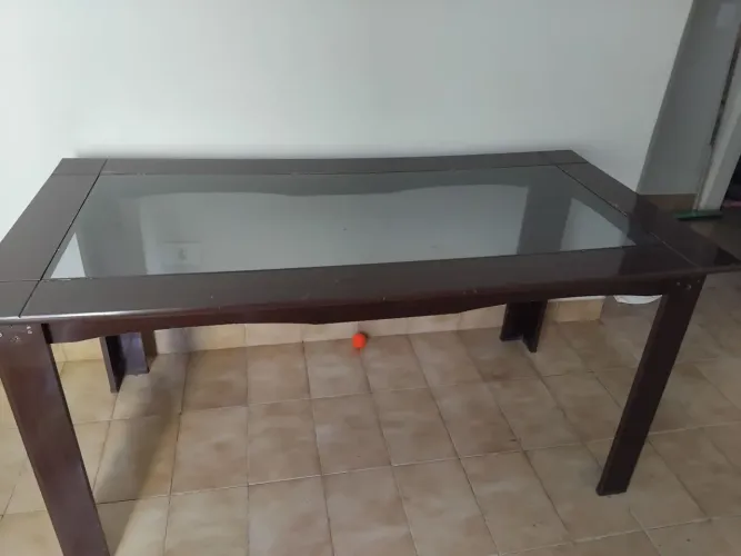 Mesa sem cadeiras