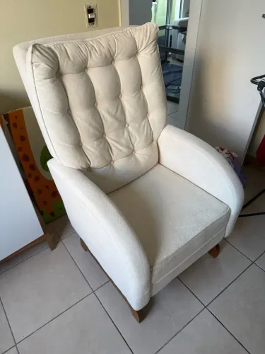 POLTRONA DE AMAMENTAÇÃO