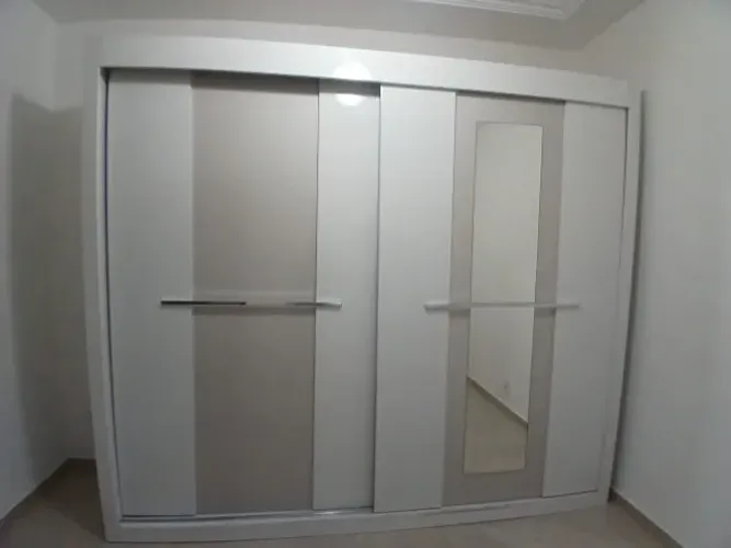 Guarda-roupa Semi-novo Duas portas de correr