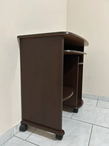 Escrivaninha para Computador com Rodinhas