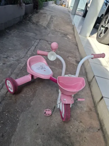 Triciclo infantil feminino