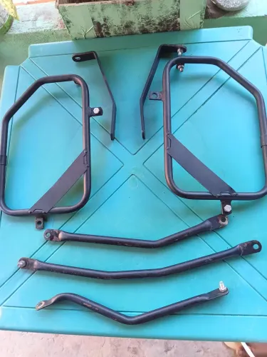 Vendo suportes laterais para bau de moto!
