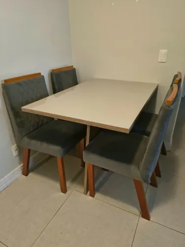 Mesa de Jantar 4 Cadeiras