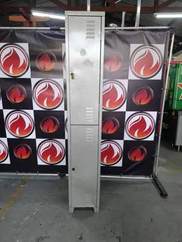 Armário / Roupeiro de aço 2 portas usado temos outros disponível temos