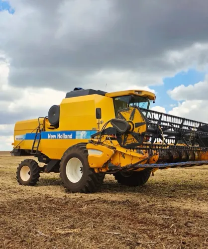 Colheitadeira New Holland 5090 10/10 - Entrada 10%