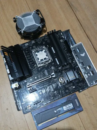 (12x cartão) Super Kit Amd Ryzen 5 7600 + Asus Tuf A620m + 16gb Ddr5