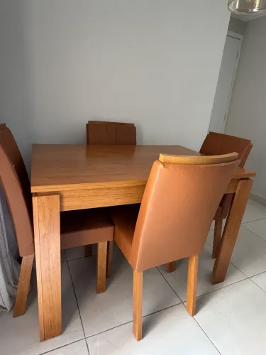 Mesa com cadeiras