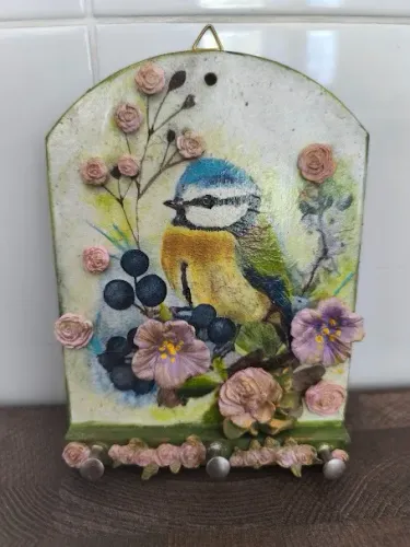 Porta Chaves em MDF Decoupagem em 3D com biscuit - Tema: Passarinho Flores