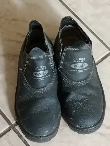 Vendo bota de proteção EPI N: 38