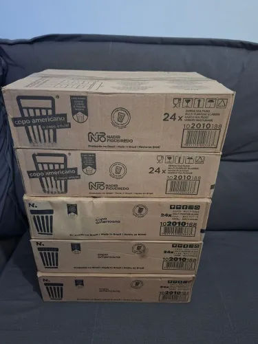 VENDO 10 CAIXAS DE COPOS AMERICANOS 