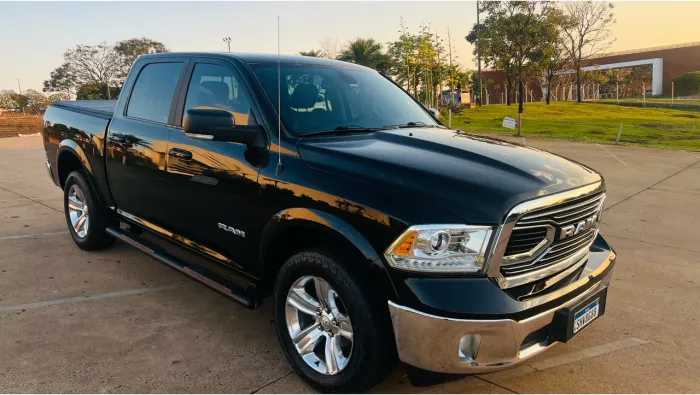 Ram Classic Laramie 5.7 V8 16V Gasolina 4X4 Aut. 2023