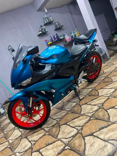 Vendo uma R3 da Yamaha ano 2022